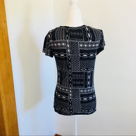 H&M Black Short Sleeve Top Lightweight - Picture 3 of 6